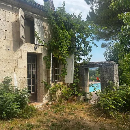 Vakantiehuis Avec Piscine Et Vue A 15 Min D'angouleme *